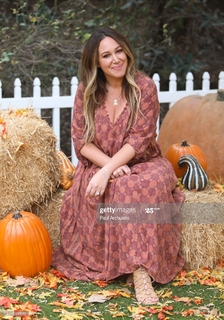 Haylie Duff feet photo thumbnail