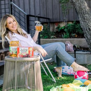 Haylie Duff feet photo thumbnail