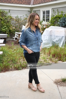 Haylie Duff feet photo thumbnail