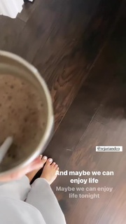 Haylie Duff feet photo thumbnail
