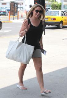 Haylie Duff feet photo thumbnail