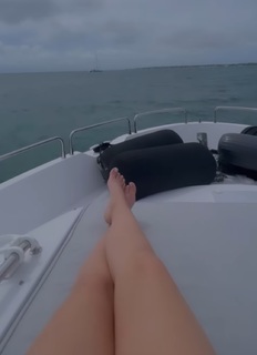 Haylie Duff feet photo thumbnail