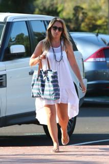 Haylie Duff feet photo thumbnail