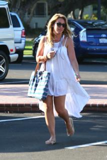 Haylie Duff feet photo thumbnail