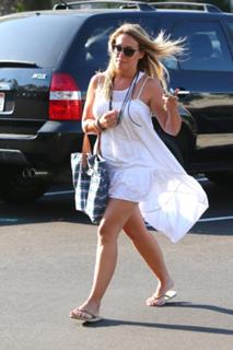 Haylie Duff feet photo thumbnail