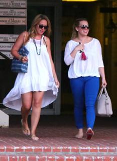 Haylie Duff feet photo thumbnail