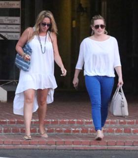 Haylie Duff feet photo thumbnail