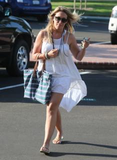 Haylie Duff feet photo thumbnail