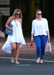 Haylie Duff feet photo thumbnail