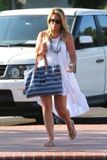 Haylie Duff feet photo thumbnail