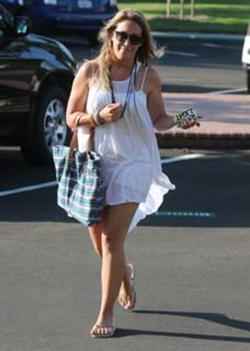 Haylie Duff feet photo thumbnail
