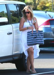 Haylie Duff feet photo thumbnail