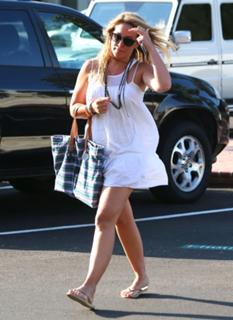 Haylie Duff feet photo thumbnail
