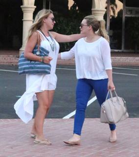 Haylie Duff feet photo thumbnail