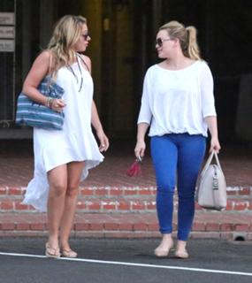 Haylie Duff feet photo thumbnail