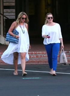Haylie Duff feet photo thumbnail