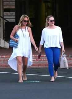 Haylie Duff feet photo thumbnail