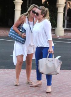 Haylie Duff feet photo thumbnail