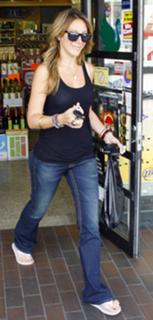 Haylie Duff feet photo thumbnail