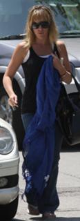 Haylie Duff feet photo thumbnail