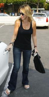 Haylie Duff feet photo thumbnail