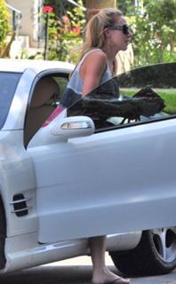 Haylie Duff feet photo thumbnail