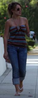 Haylie Duff feet photo thumbnail