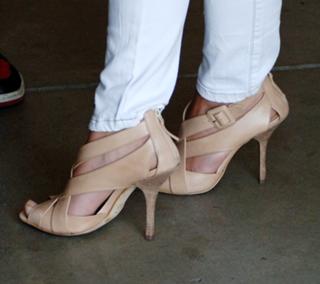 Haylie Duff feet photo thumbnail