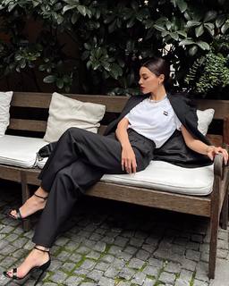 Hazal Filiz Küçükköse feet photo 17