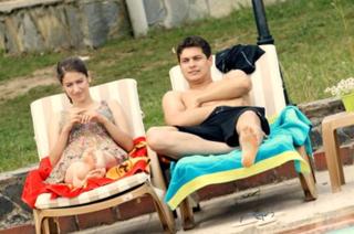 Hazal Kaya feet photo thumbnail
