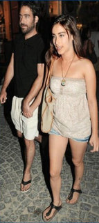 Hazal Kaya feet photo thumbnail