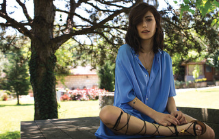 Hazal Kaya feet photo thumbnail
