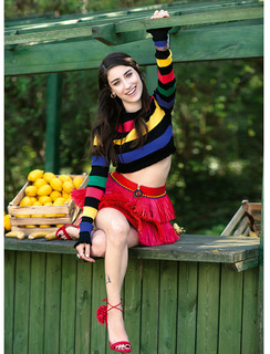 Hazal Kaya feet photo thumbnail