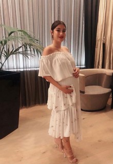 Hazal Kaya feet photo thumbnail