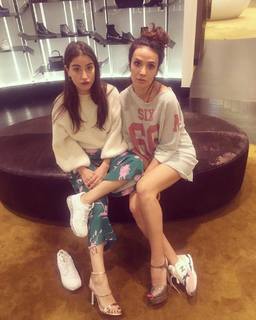 Hazal Kaya feet photo thumbnail