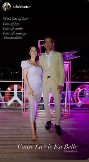 Hazal Kaya feet photo thumbnail