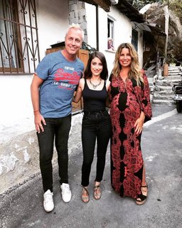 Hazal Kaya feet photo thumbnail