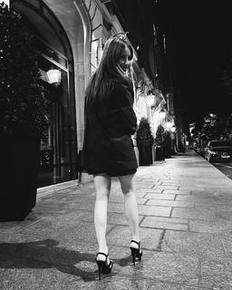 Hazal Kaya feet photo thumbnail