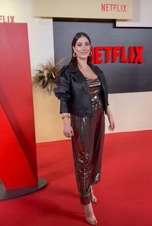 Hazal Kaya feet photo thumbnail
