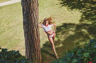 Hazal Kaya feet photo thumbnail