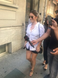 Hazal Kaya feet photo thumbnail
