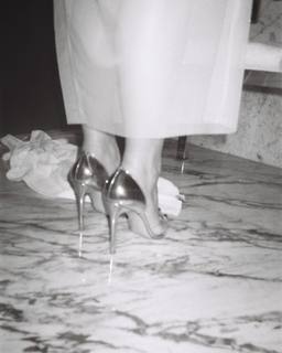 Hazal Kaya feet photo thumbnail