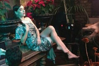 Hazal Kaya feet photo thumbnail