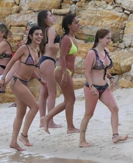 Hazal Kaya feet photo thumbnail