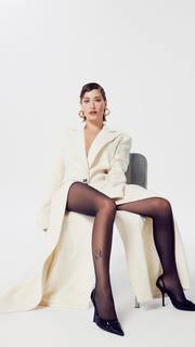Hazal Kaya feet photo thumbnail