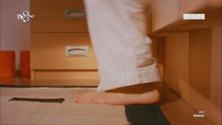 Hazal Kaya feet photo thumbnail