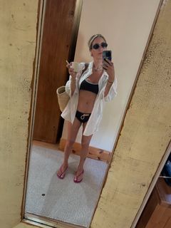 Hazal Kaya feet photo thumbnail