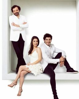 Hazal Kaya feet photo thumbnail