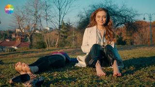 Hazal Subasi feet photo thumbnail