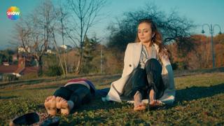 Hazal Subasi feet photo thumbnail